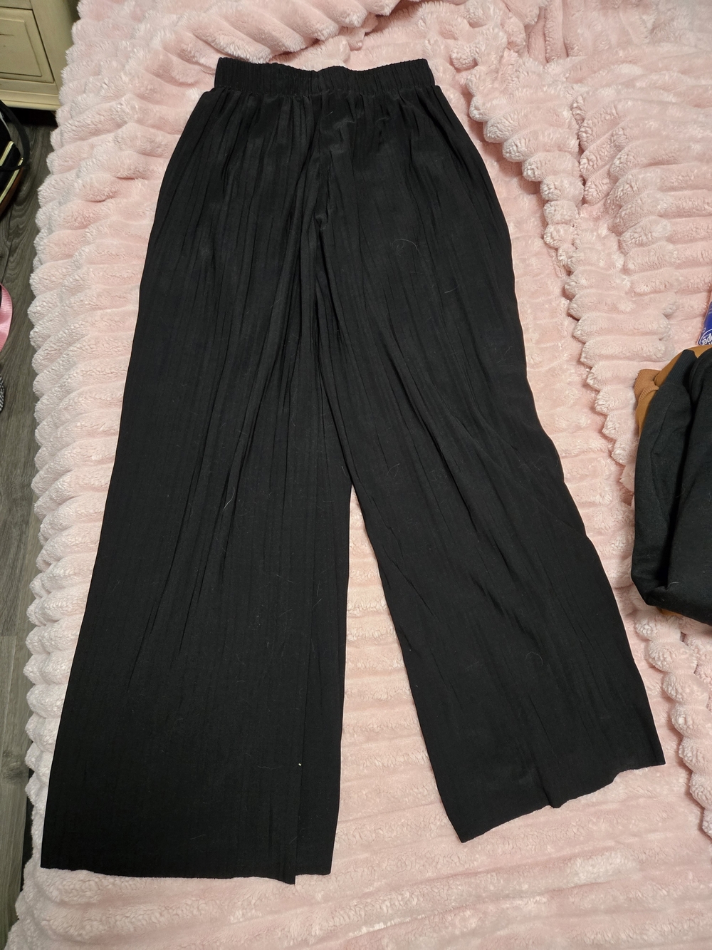 Black Wide-Leg Pleated Pants - Elastic Band